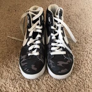 nike high top sneakers